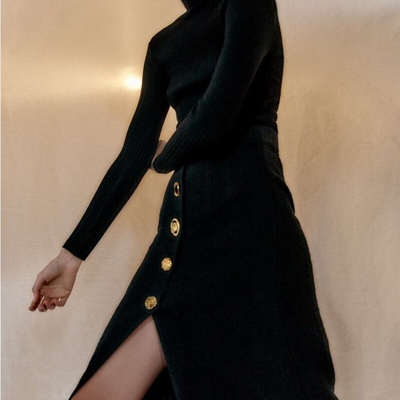 NWT. Zara Black Textured High-Waisted Midi Skirt with Jeweled Buttons Size XXL. - Picture 5 of 13